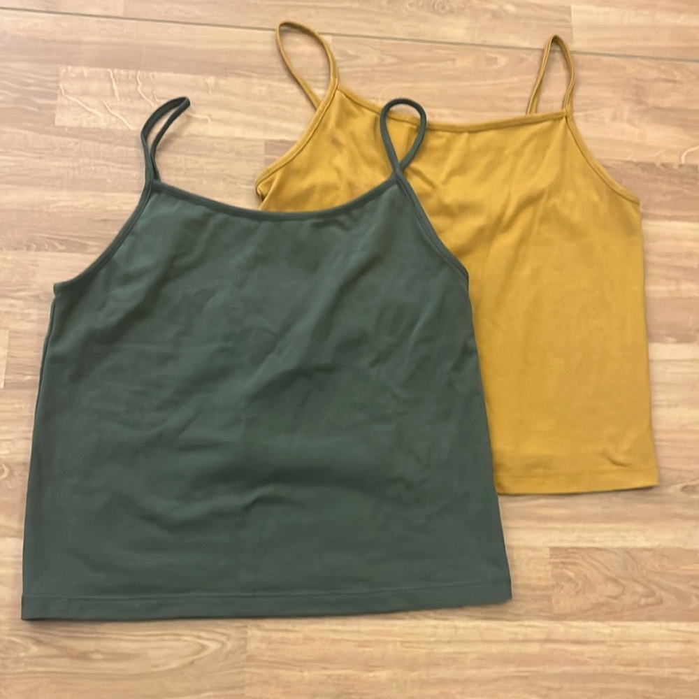 Lot of two target cropped tanks